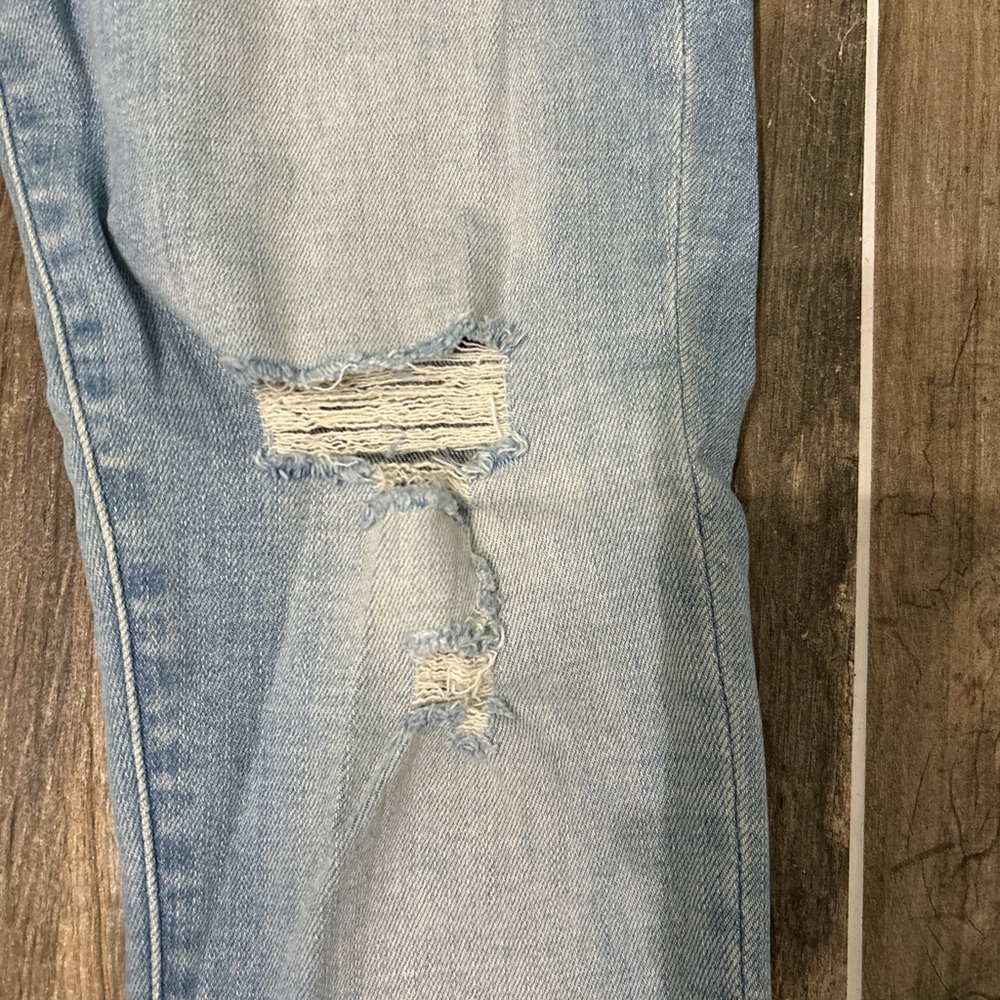 Abercrombie & Fitch cropped skinny jeans with ripped knees - Picture 3 of 7